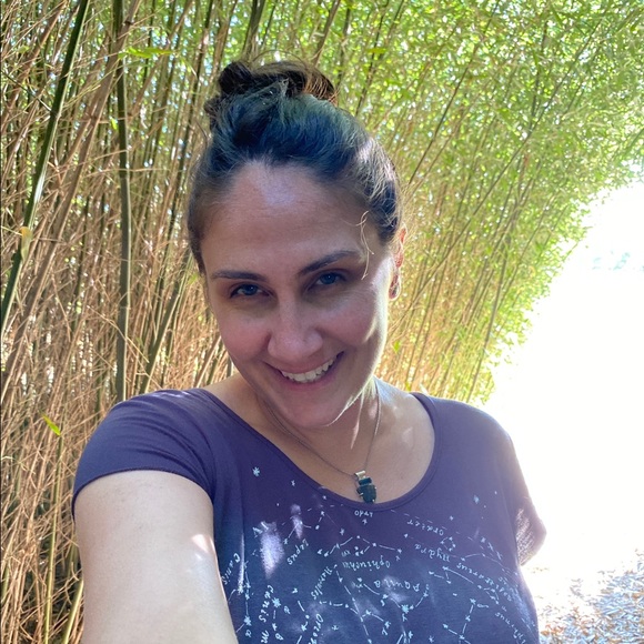 Meet your Posher, Amy - Picture 2 of 6